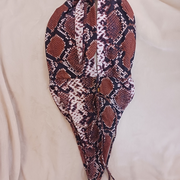 Bathing suits - Picture 5 of 10